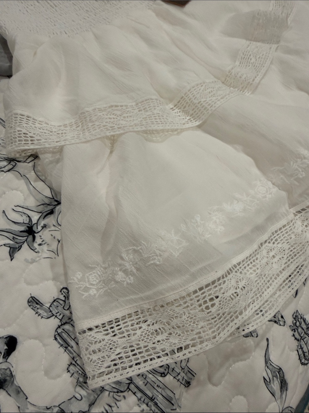 Shyanne / Boot Barn / High Waist White Tiered Lace Mini Skirt - Picture 2 of 5